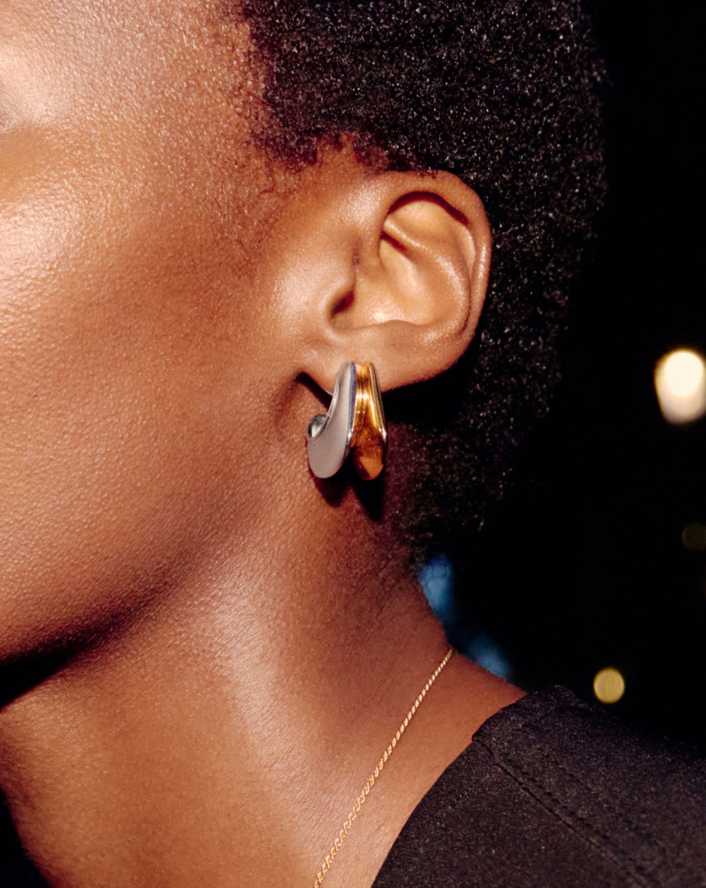 HERA DOME DOUBLE RIDGE MEDIUM HOOP EARRINGS missoma