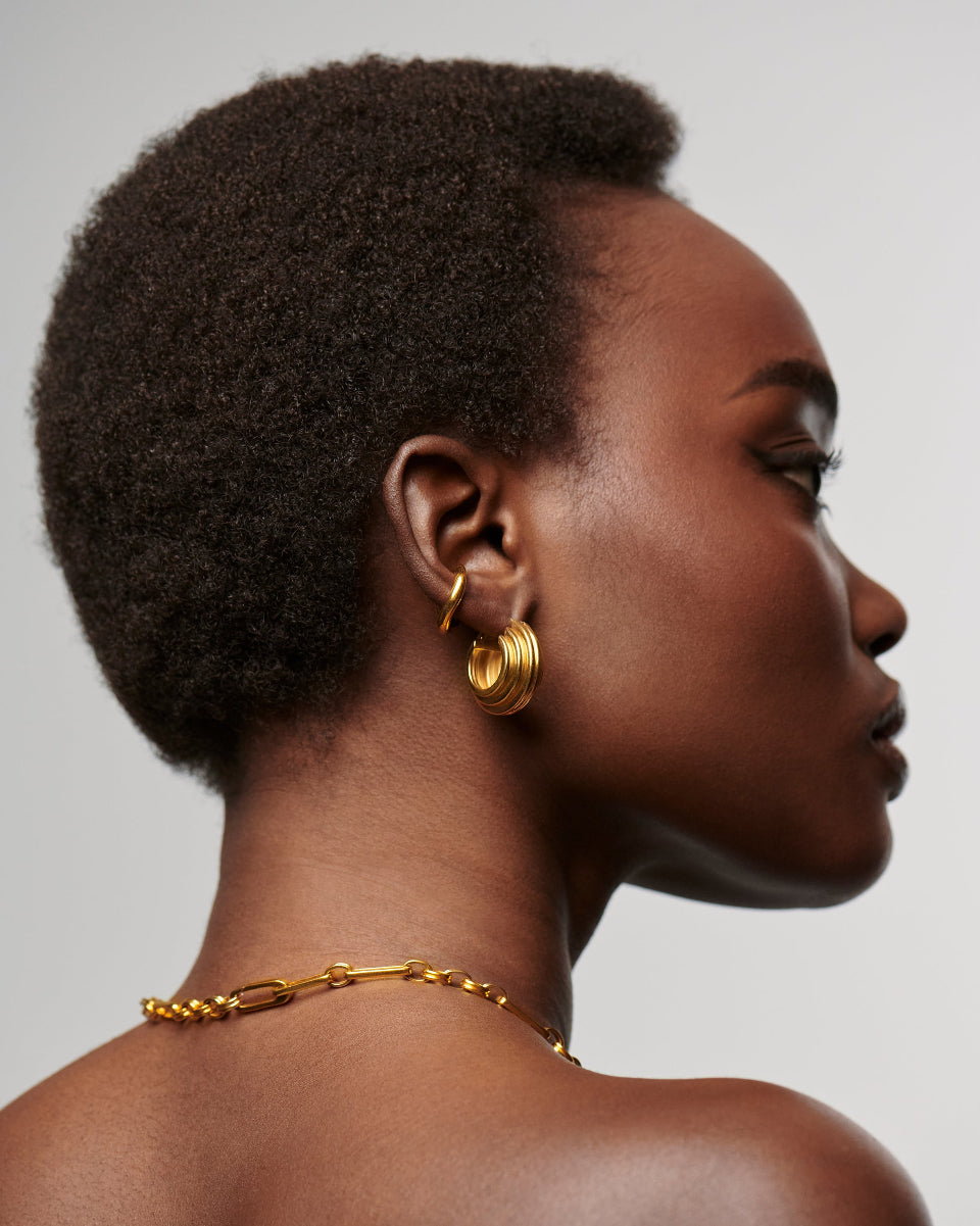 LUCY WILLIAMS MEDIUM CHUNKY RIDGE HOOP EARRINGS missoma